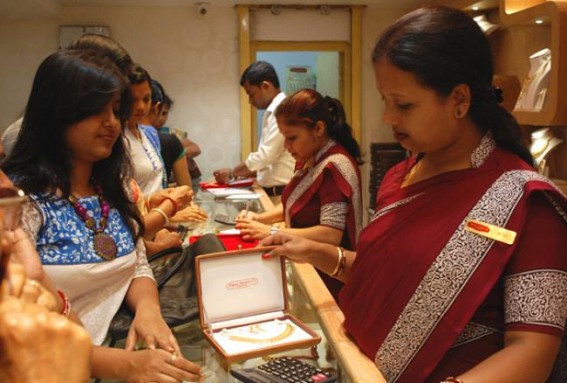 Akshay Tritiya celebrated in Tripura: Buyers crowded in jewellery shops Akshay Tritiya celebrated in Tripura: Buyers crowded in jewellery shops